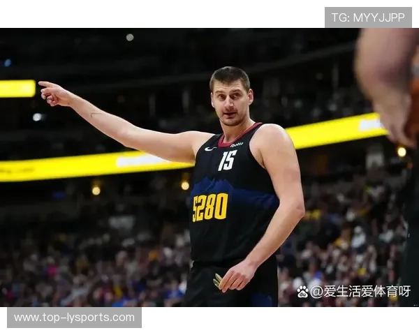 掘金轻取快船，约基奇再献三双统治内线，掘金官推晒约基奇训练照_控球中锋